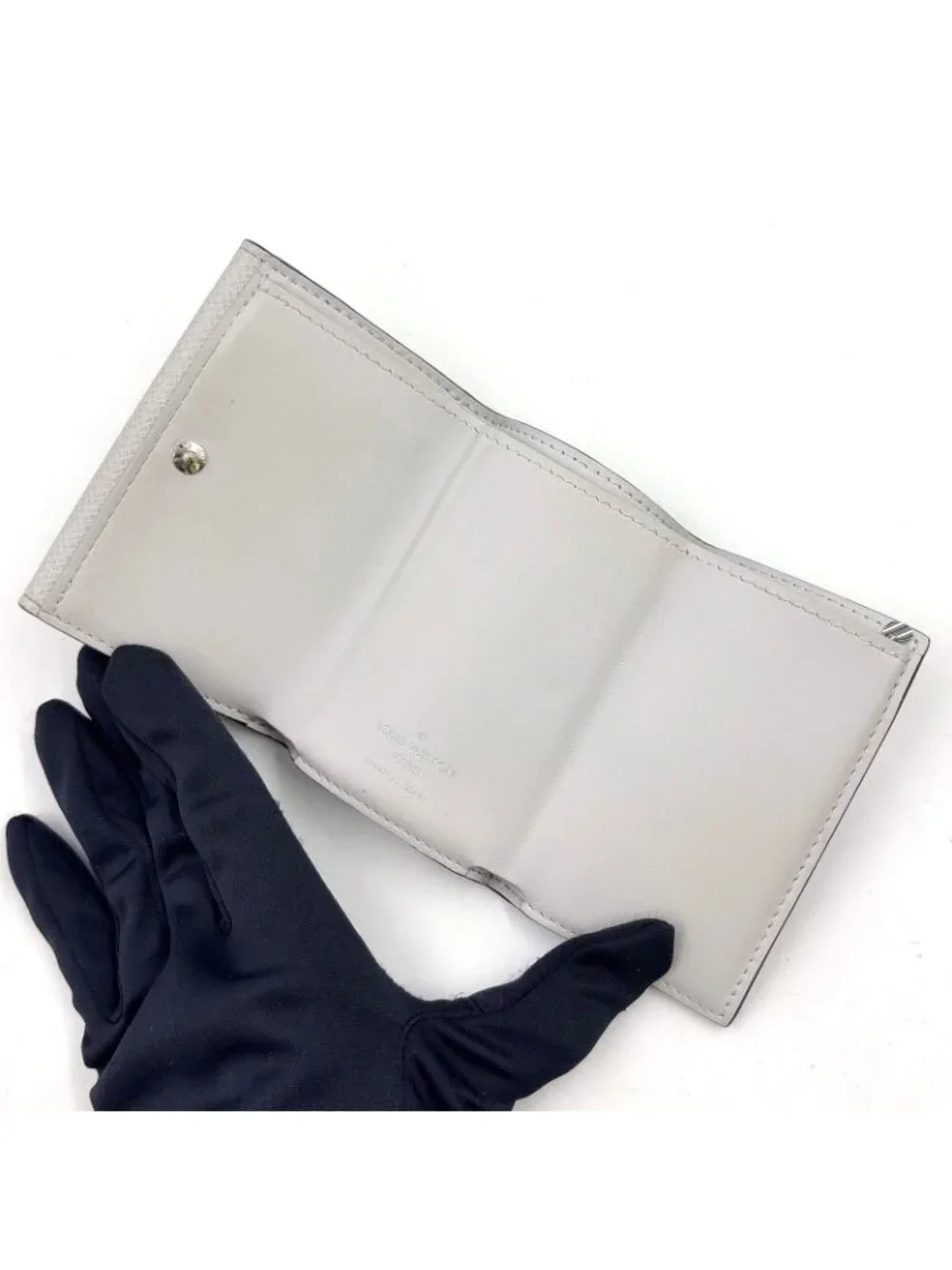 Louis Vuitton Discovery Compact Wallet Leather White Silver